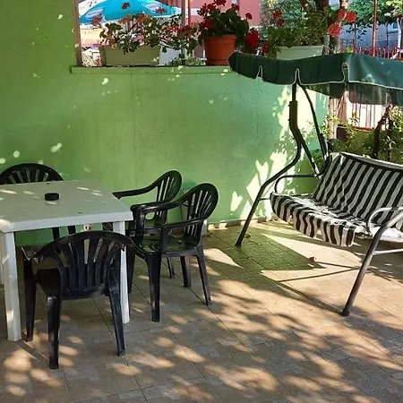 Nikolovi