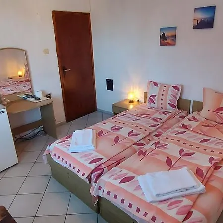 Nikolovi Lozenec