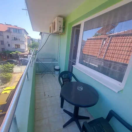 Nikolovi